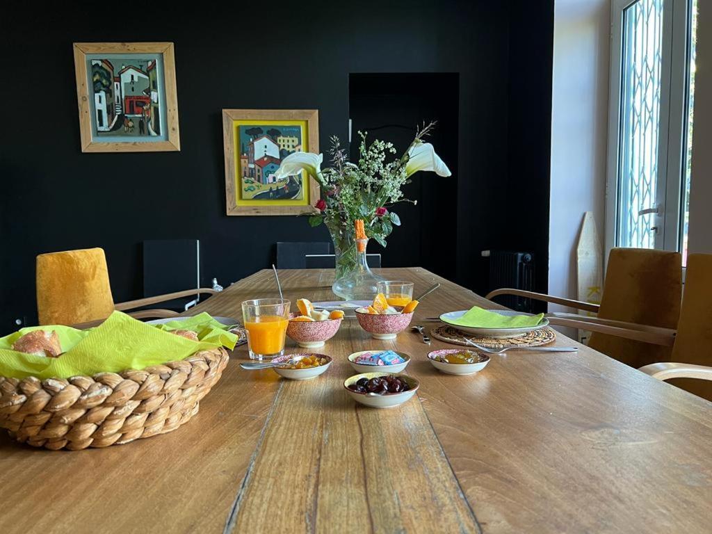 Bourg-sur-Gironde Chambre D'Hote Pres Bordeaux Au Chateau Camponac מראה חיצוני תמונה